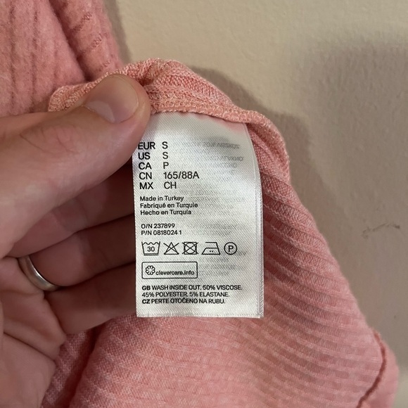 H&M TURTLE NECK RELAXED COZY SOFT PINK SWEATER SIZE S - Picture 3 of 6